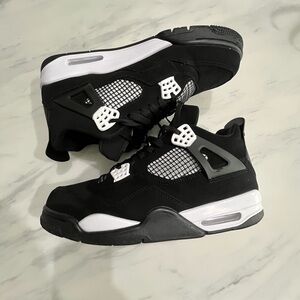 Jordan 4 White Thunders